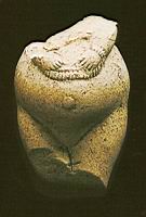 Venus en calcaire, de Kostienli, Russie, 24700 ans, 13,5 cm.jpg